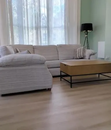 Apartment Entire In City York